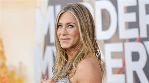 pictures of jennifer aniston nude|Jennifer Aniston stuns wearing string bikini in sunkissed photos。